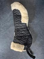 HKM zadelonderlegger schapenwol, Ophalen of Verzenden, Zo goed als nieuw