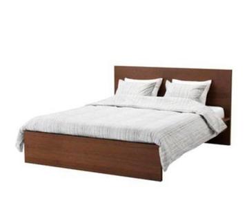Donkerbruin IKEA Malm bed met nachtkastjes - afbeelding 2