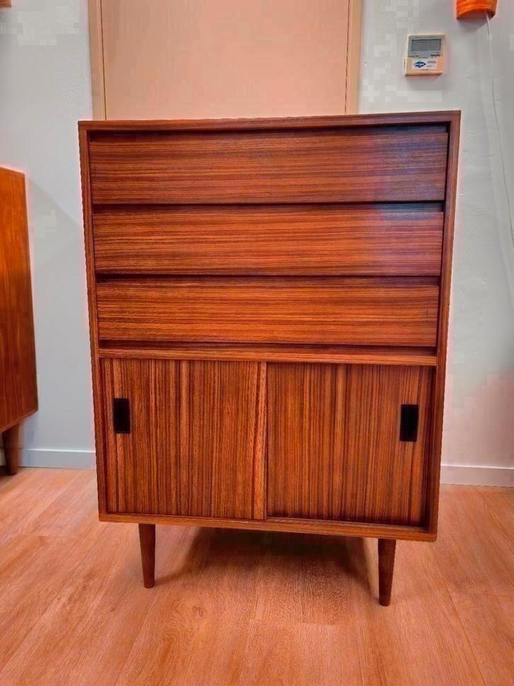 Vintage Ladekast Schuifdeuren Kledingkast Kast Highboard, Huis en Inrichting, Kasten | Kledingkasten, Ophalen