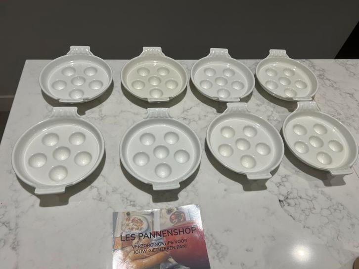 8 gietijzeren escargot/slakken schaaltjes, Huis en Inrichting, Keuken | Potten en Pannen, Zo goed als nieuw, Koekenpan of Braadpan