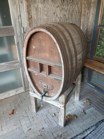 Prachtig oud Wijnvat. beschikbaar voor biedingen