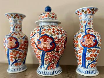 Set Japanse Antieke Imari Vazen beschikbaar voor biedingen