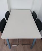 Eettafel met 4 stoelen in goede conditie!, Ophalen, Zo goed als nieuw, 4 tot 6 stoelen