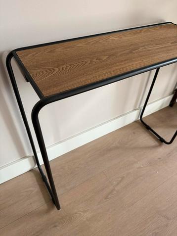 Stijlvolle Side Table met Houtlook Blad beschikbaar voor biedingen