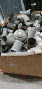 PVC  HULPSTUKKEN  ,GROTE PARTIJ ,PAAR HONDERD STUKS €200, Doe-het-zelf en Verbouw, Buizen en Afvoer, Ophalen, Bochten, Pvc, Nieuw