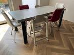 Betonlook tafel met stalen poten, Huis en Inrichting, Tafels | Eettafels, Ophalen, Overige materialen, Gebruikt, 50 tot 100 cm