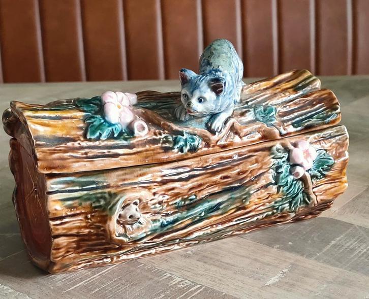 Poes op boomstam delseldoos, Antiek en Kunst, Antiek | Keramiek en Aardewerk, Ophalen of Verzenden