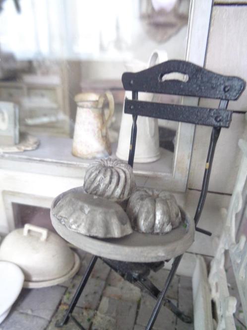 Brocante set....Poppenhuis 1:12... (Fotonr F27)*, Verzamelen, Poppenhuizen en Toebehoren, Nieuw, Poppenhuis, Ophalen of Verzenden