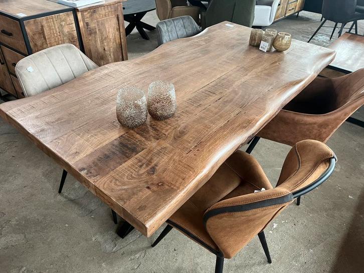 Magazijn leegverkoop boomstam eettafel mangohout matrix zw, Huis en Inrichting, Woonaccessoires | Overige, Nieuw, Ophalen of Verzenden