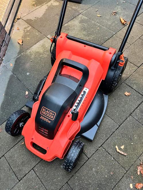 Grasmaaier Black en Decker LM2000, Tuin en Terras, Grasmaaiers, Zo goed als nieuw, Elektrische grasmaaier, 40 t/m 49 cm, Cirkelmaaier