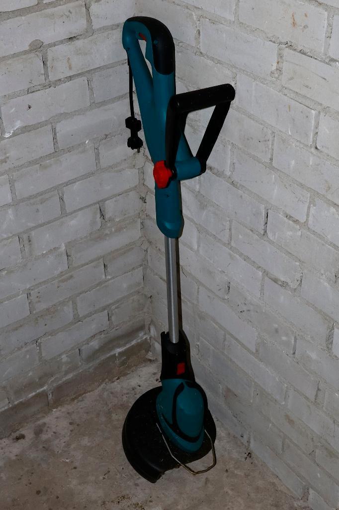 Bosch elektrische grastrimmer, Tuin en Terras, Grastrimmers, Zo goed als nieuw, Elektrisch, 10 tot 30 cm, Ophalen