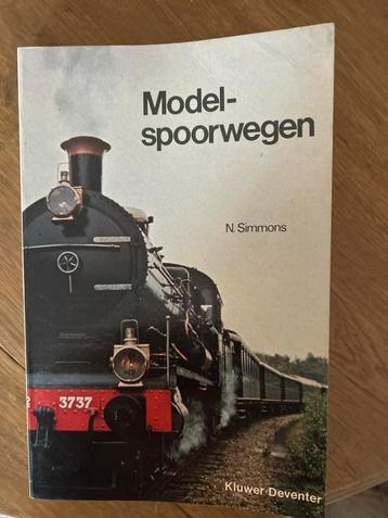 Modelspoorwegen - N. Simmons beschikbaar voor biedingen