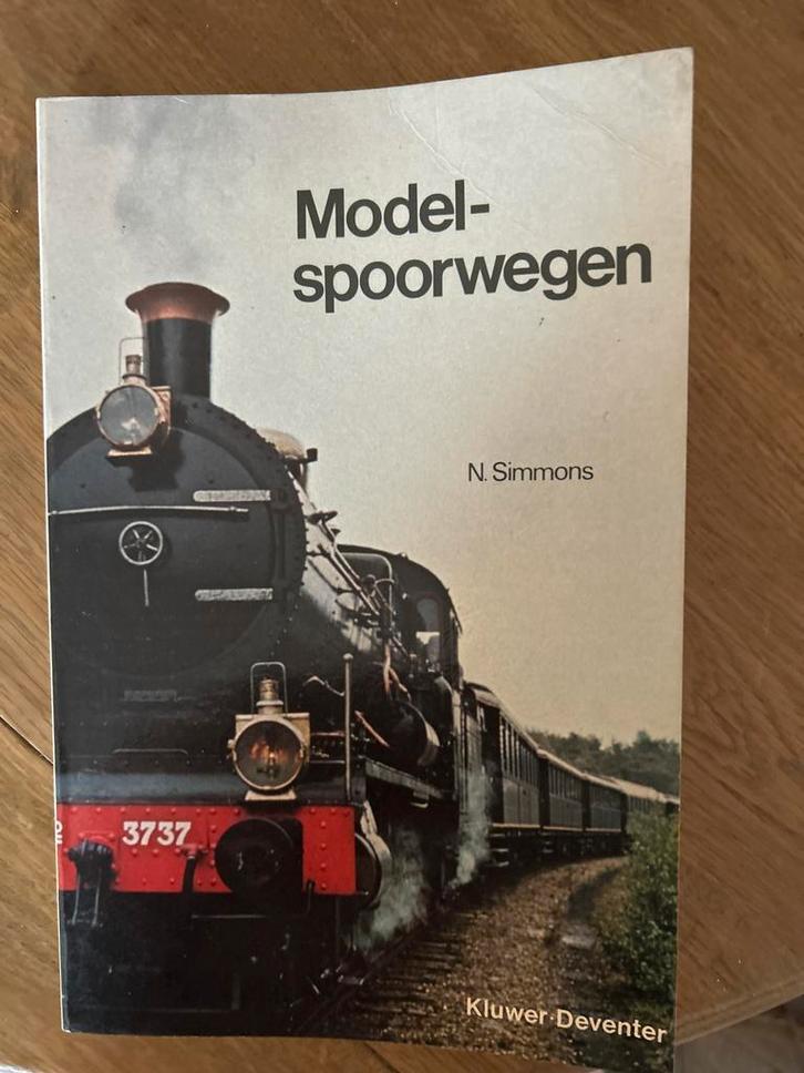 Modelspoorwegen - N. Simmons, Boeken, Techniek, Gelezen, Overige onderwerpen, Ophalen of Verzenden