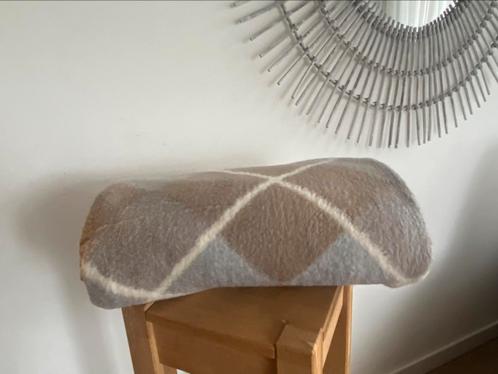 Prachtige geblokte deken -taupe  - lichtblauw, Huis en Inrichting, Woonaccessoires | Plaids en Woondekens, Zo goed als nieuw, Ophalen of Verzenden