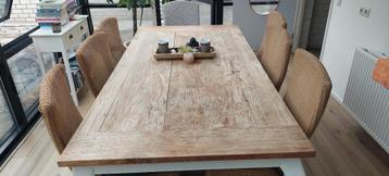 lange eet tafel beschikbaar voor biedingen