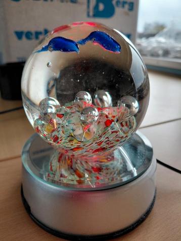 Lamp , geeft verschillende kleuren.  beschikbaar voor biedingen