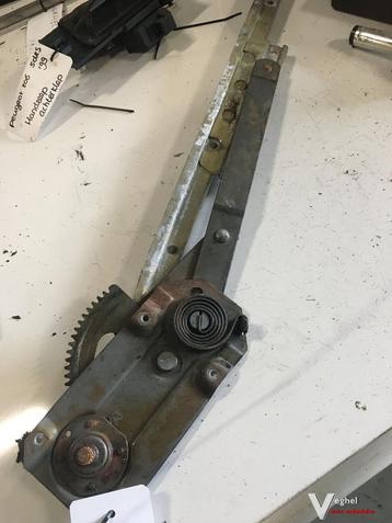 Mercedes W115 Raammechanisme handbed. Rechtsvoor Type 2  beschikbaar voor biedingen