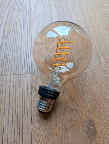 Philips Hue Filament G93 globe beschikbaar voor biedingen