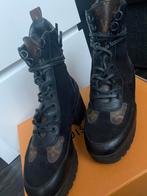 Louis vuitton Laureate desert boot maat 37, Kleding | Dames, Schoenen, Ophalen, Hoge laarzen, Zwart, Louis Vuitton