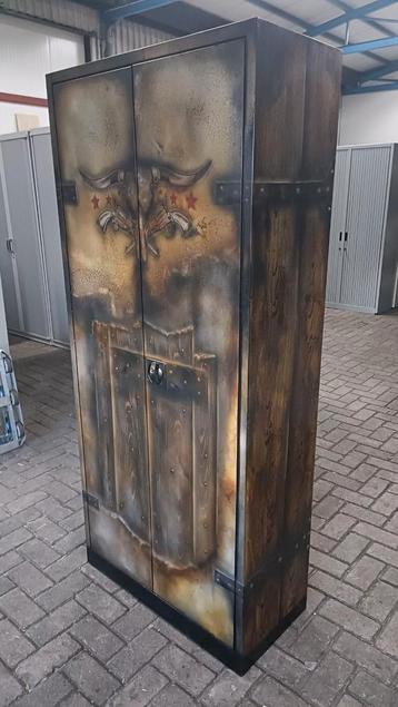 Metalen special paint draaideurkast  beschikbaar voor biedingen
