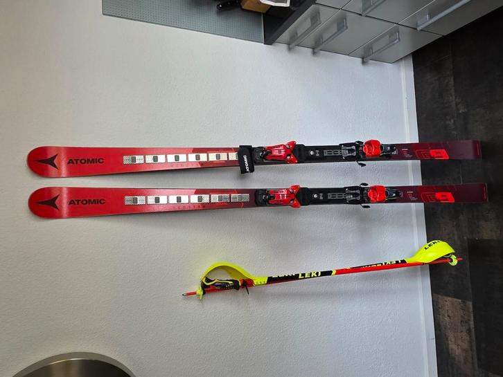 Atomic redster G9 fis woman + leki 125cm skistokken, Sport en Fitness, Skiën en Langlaufen, Zo goed als nieuw, Ski's, Skiën, Atomic