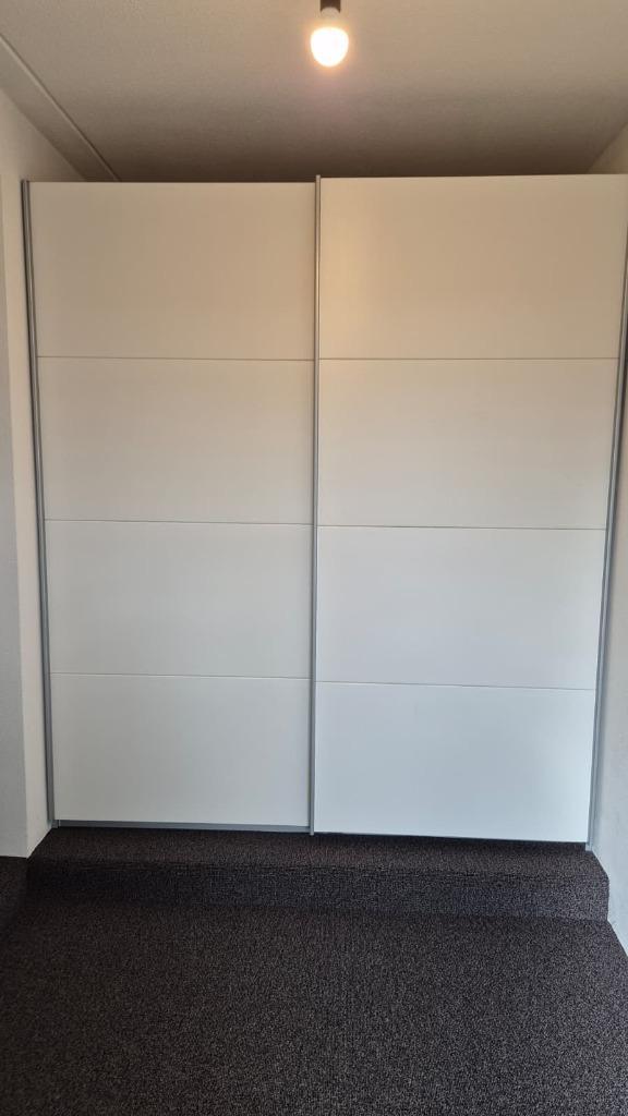 Quadra 2-Deurs Zweefdeurkast z.g.a.n., Huis en Inrichting, Kasten | Kledingkasten, Zo goed als nieuw, 200 cm of meer, 150 tot 200 cm