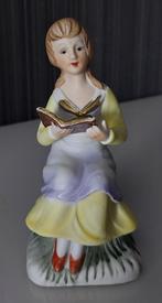 nr. 14 : zittende vrouw met boek, Ophalen of Verzenden, Zo goed als nieuw, Mens