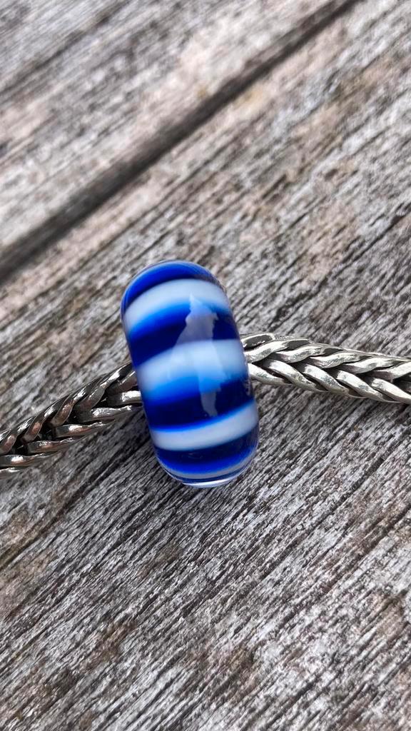 Trollbeads blauwe strepen retired, Sieraden, Tassen en Uiterlijk, Bedels, Zo goed als nieuw, Trollbeads, Glas of Kristal, 1 bedel