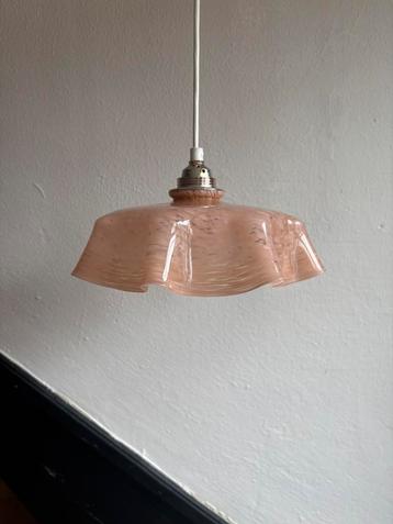 Vintage Frans sierlijk roze clichy glazen hanglamp lampenkap beschikbaar voor biedingen