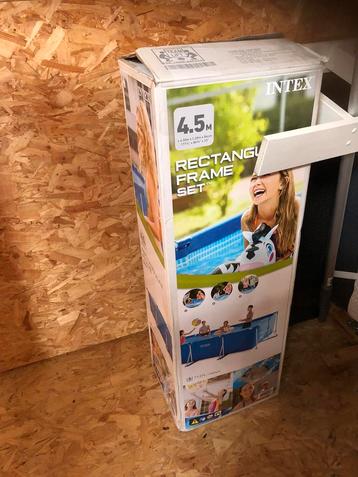 Compleet zwembad pakket Intex 4.5M beschikbaar voor biedingen