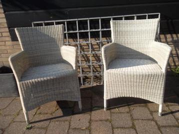 Twee tuinstoel beschikbaar voor biedingen