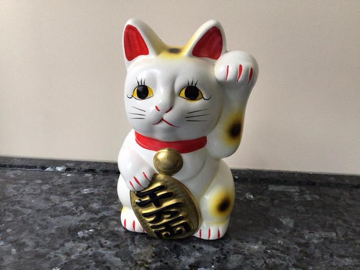 Maneki Neko…geluks kat van keramiek…is in nieuwstaat…12 cm…, Verzamelen, Beelden en Beeldjes, Zo goed als nieuw, Dier, Ophalen of Verzenden