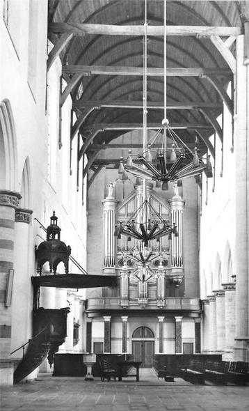 (381-497-015) Delft Oude Kerk beschikbaar voor biedingen