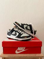 Nike Dunk Low | EU 42, Nike, Ophalen of Verzenden, Sneakers of Gympen, Zo goed als nieuw