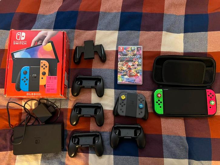 Nintendo Switch OLED en Mario Kart 8 - Zo goed als nieuw!, Spelcomputers en Games, Games | Nintendo Switch, Zo goed als nieuw