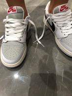 Unisex Nike Travis Scott x Air Jordan 1 Low Light Grey Shoes, Kinderen en Baby's, Jongen of Meisje, Nieuw, Ophalen of Verzenden