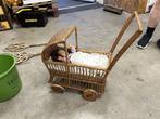 Rotan poppenwagen incl pop, Ophalen of Verzenden, Gebruikt, Babypop