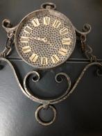 Vintage Smeedijzeren Wandklok - Frans Uurwerk Jaren '50, Antiek en Kunst, Ophalen of Verzenden