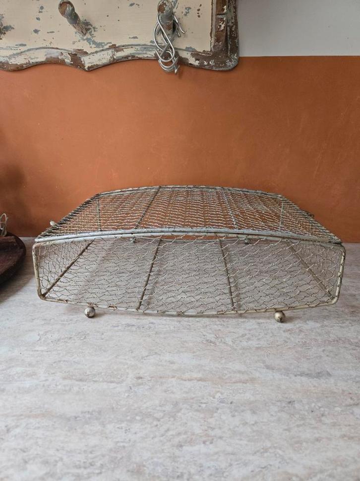Oude Draadmand met Kippengaas & Bolpootjes, Antiek en Kunst, Curiosa en Brocante, Verzenden