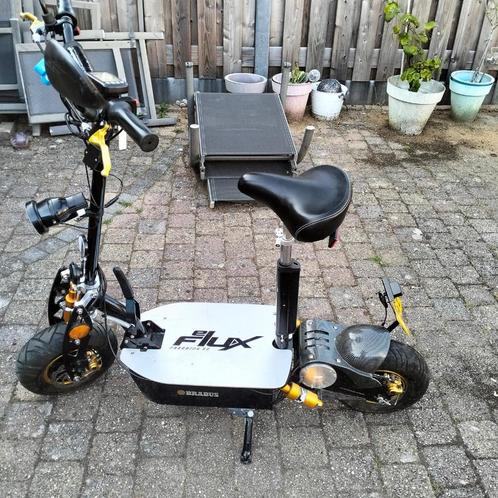 Electrische scooter met nl kenteken, Fietsen en Brommers, Brommeronderdelen | Scooters, Zo goed als nieuw, Overige merken, Zadel