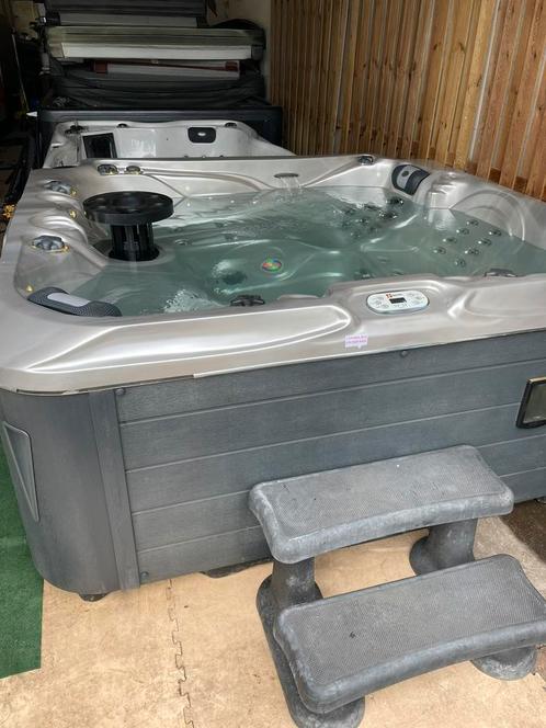 Mooie Passion pleasure spa 215x200 leveren is mogelijk, Tuin en Terras, Bubbelbaden en Hottubs, Zo goed als nieuw, Pomp, Ophalen of Verzenden
