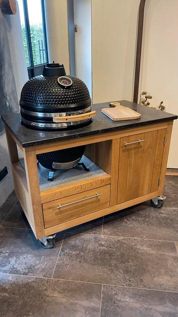 Eiken BBQ met Patton Kamado Grill beschikbaar voor biedingen