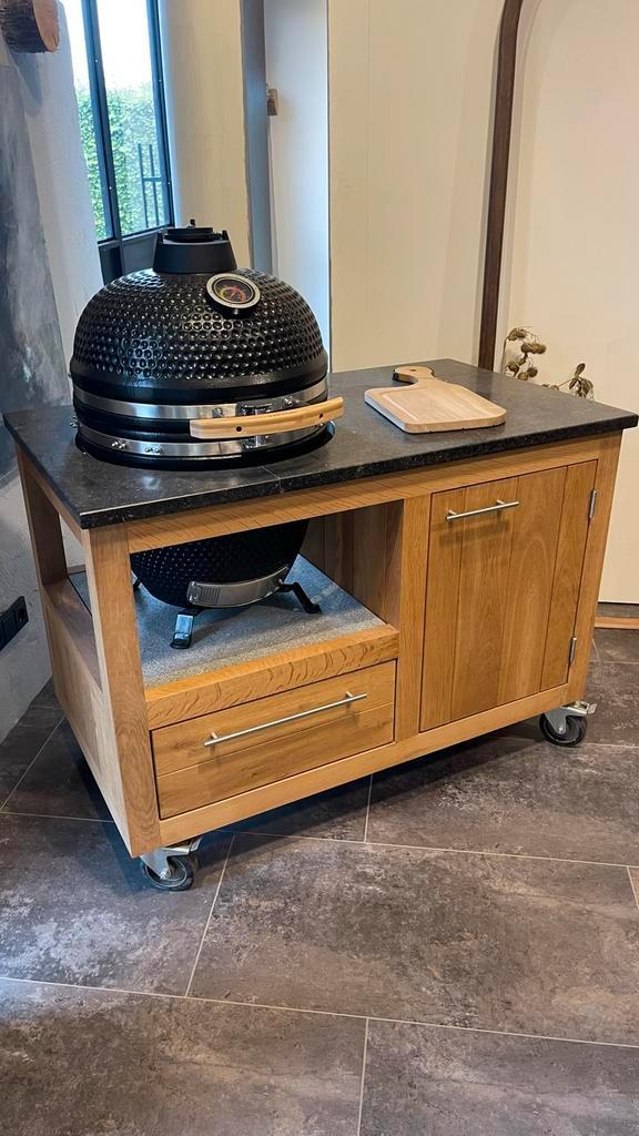 Eiken BBQ met Patton Kamado Grill, Tuin en Terras, Buitenkeukens, Zo goed als nieuw, Houtskool, Ophalen