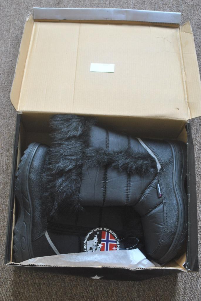 Laarzen, Nebulus, nieuw, snowboots mt 38, Kleding | Dames, Schoenen, Nieuw, Snowboots, Zwart, Ophalen of Verzenden