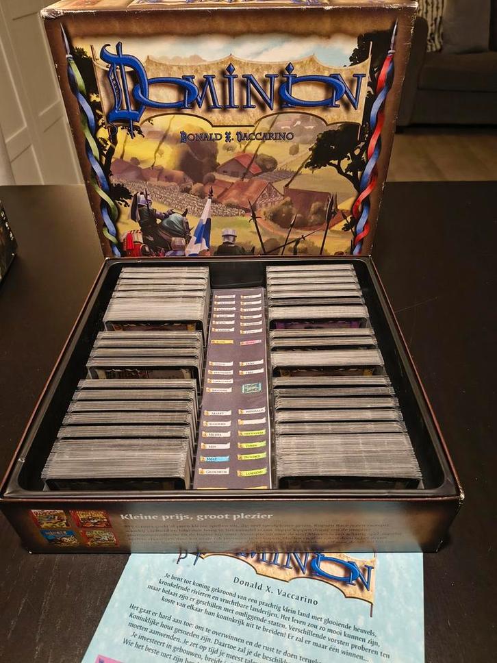 Dominion Bordspel Nederlandse versie, 1st editie, gesleeved, Hobby en Vrije tijd, Gezelschapsspellen | Bordspellen, Zo goed als nieuw