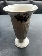WEDGWOOD VAAS, Overige kleuren, Aardewerk of Porselein, Ophalen of Verzenden, Zo goed als nieuw