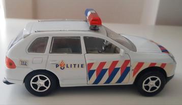 Politie auto austos hulpverlener verzamelen speelgoed cop beschikbaar voor biedingen