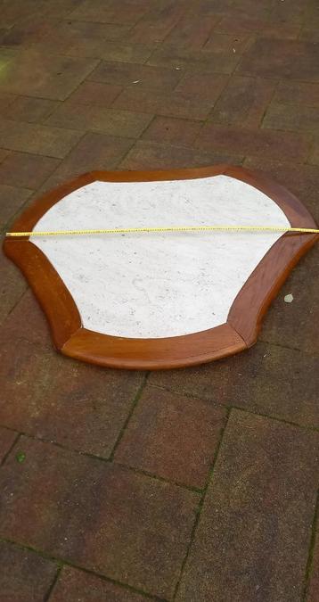 Tafelblad met marmer en eiken houten rand. beschikbaar voor biedingen