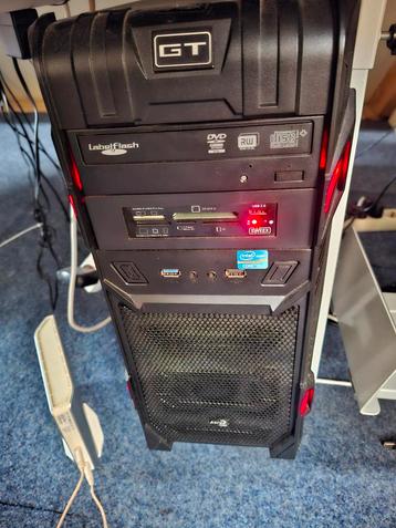 Desktop computer steeds geupgrade beschikbaar voor biedingen