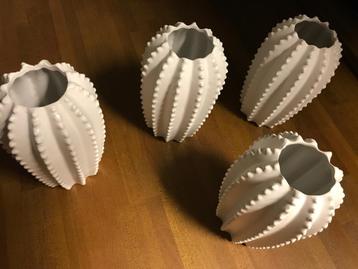 Set 4 Cactus vaasjes , Wit , ongebruikt beschikbaar voor biedingen